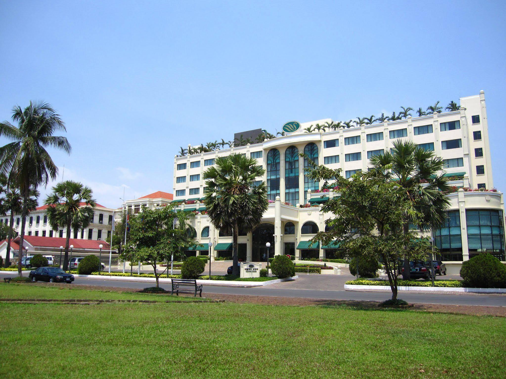 Sunway Hotel Phnom Penh Exterior photo